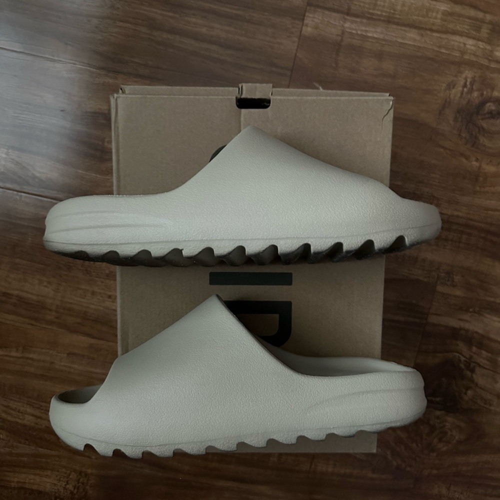 Yeezy Slide Pure